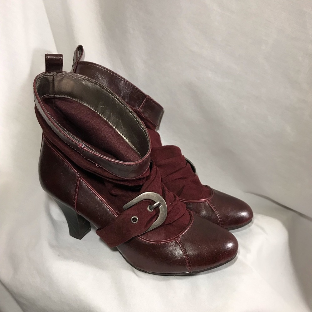 EUC Report BRINLEY Heeled Boots Sz8.5 Burgundy